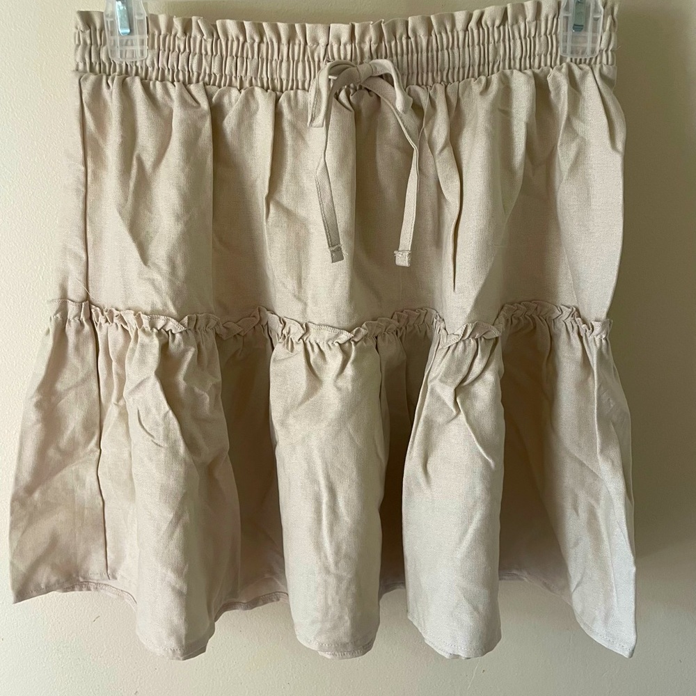 Beige Ruffle Mini Skirt Size XL - Picture 3 of 6